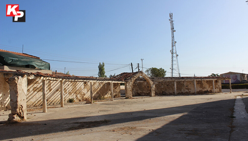 Kaderine terk edilen Agios Demetrios Kilisesi tehlike saçıyor