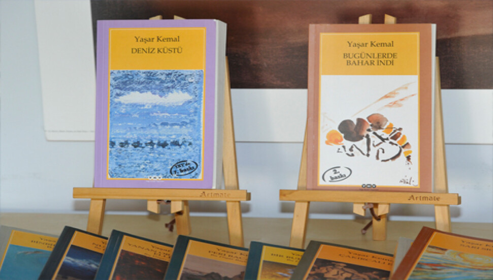 Yaşar Kemal Sidestreets Kütüphanesi'ne kitap bağışladı