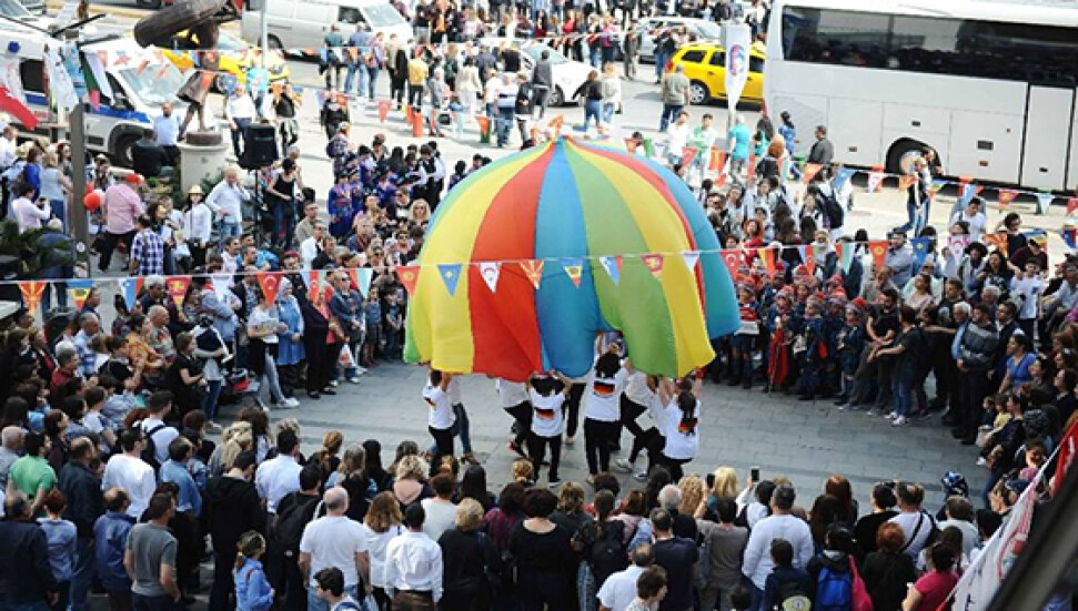 KKTC'li çocuklar İzmir'de 23 Nisan coşkusunu yaşıyor