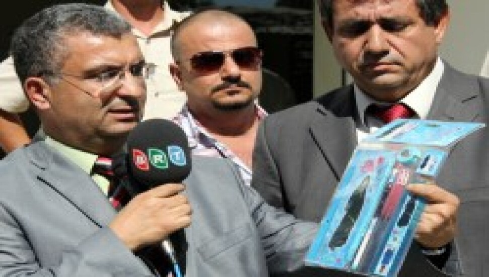 "Çocuklara, üzerinde kara çarşaflı kadın resimleri olan kalemlik dağıtıldı!"