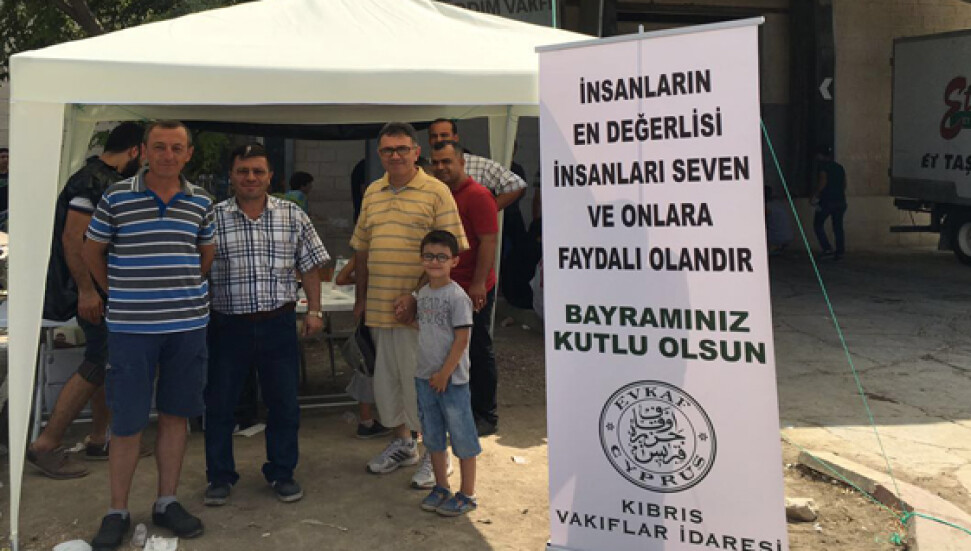 Vakıflar İdaresi, ihtiyaçlı ailelere kurban dağıttı