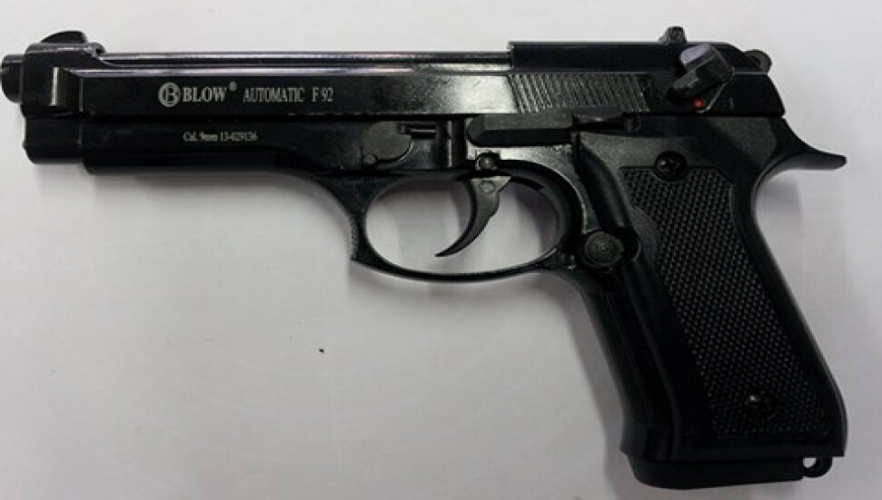 Fırın bozuldu, cephanelik açığa çıktı: 1 kurusıkı tabanca, mermiler, sis bombası...