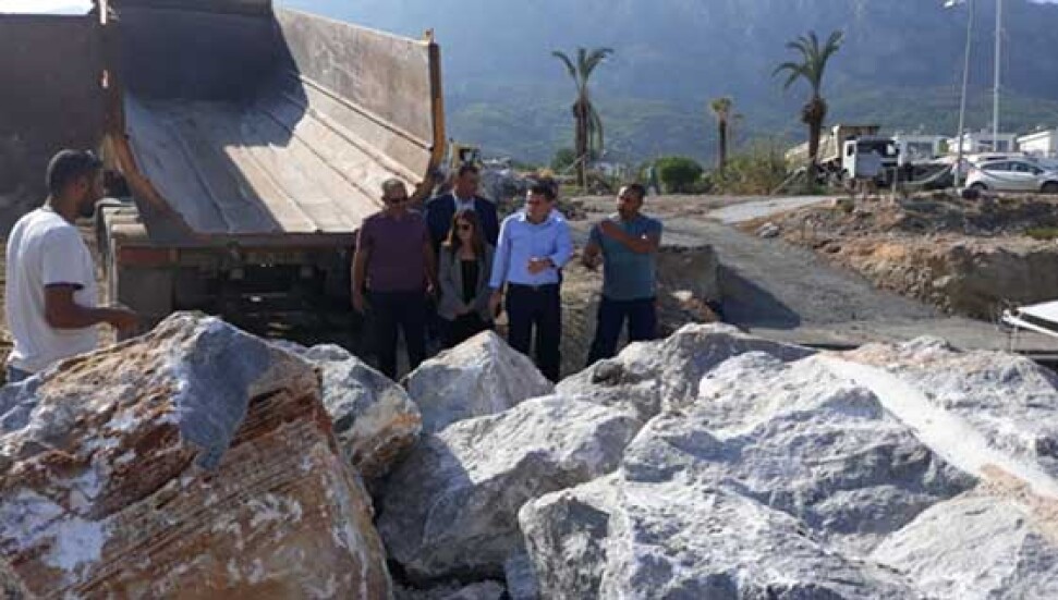 Lapta Balıkçı Barınağı tali mendireği güçlendiriliyor