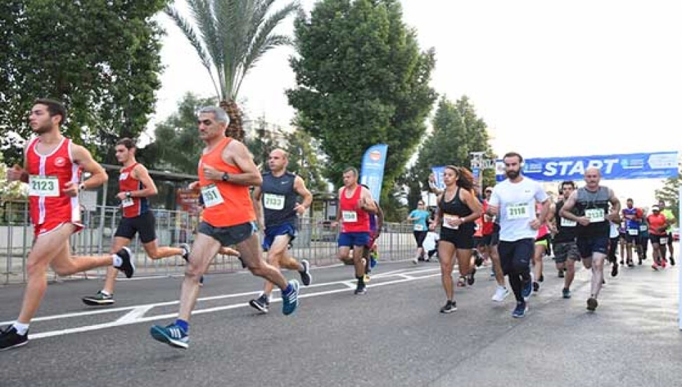 "Lefkoşa Turkcell'le Koşuyor Maratonu'na start verildi