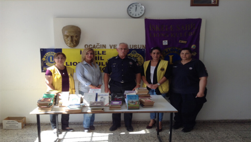 İskele Sahil Lions ve Lefkoşa Başkent Lions Kulüplerinden kitap bağışı