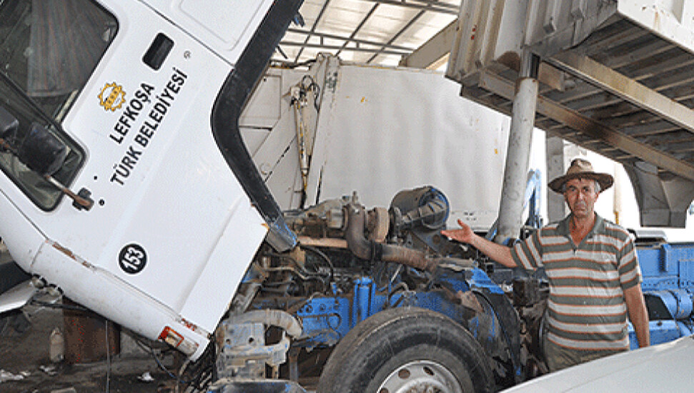 BES hastane ve okulların çöplerini topluyor