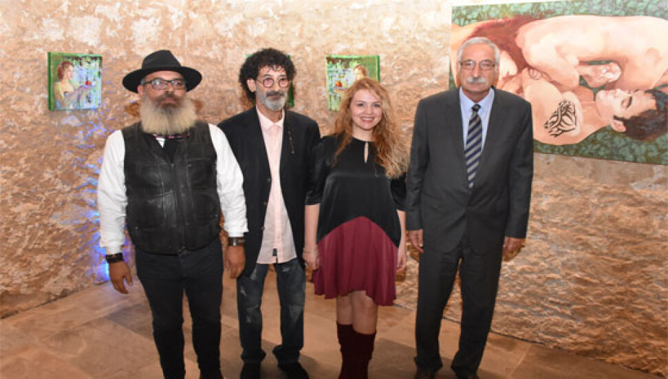 Mahpeyker Yönsel'in "İlk Günah" adlı sergisi Girne Belediyesi Sanat Galerisi'nde devam ediyor