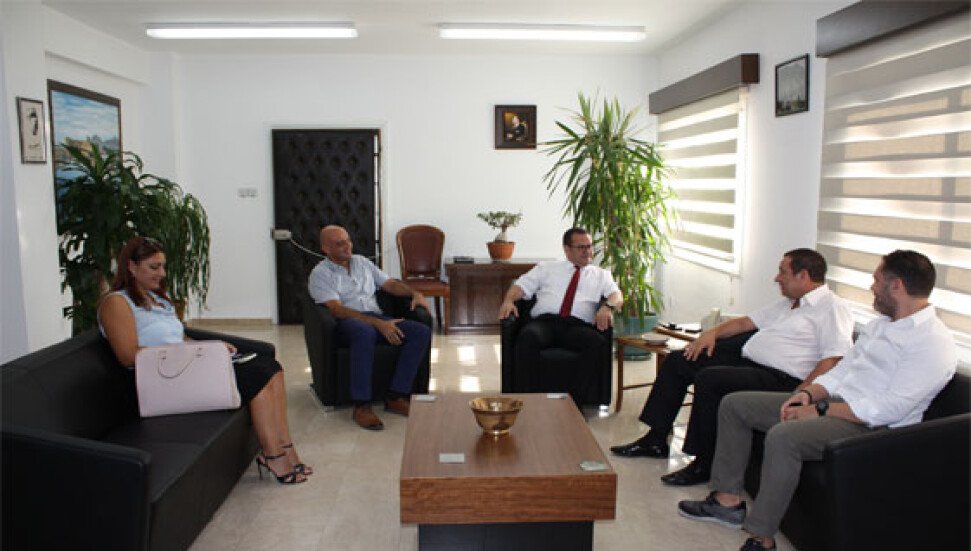 Maliye Bakanı Denktaş, Ticaret Odası yöneticilerini kabul etti