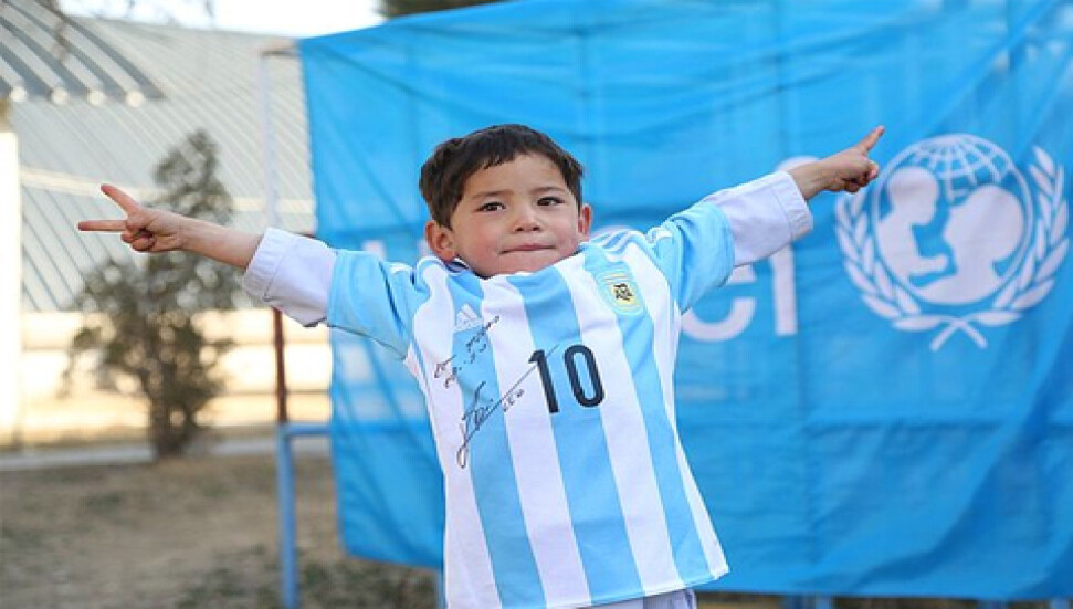 Poşetten formasıyla tanıdığımız küçük Murtaza Messi imzalı formasına kavuştu