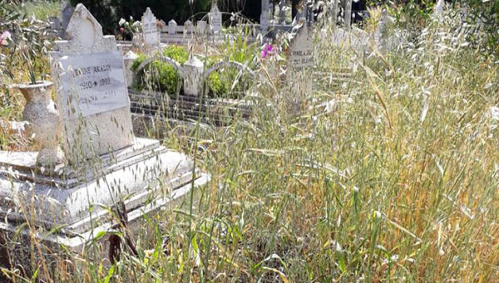 Larnaka Türk Mezarlığında Arapça yazılı yeni mezar taşları bulundu