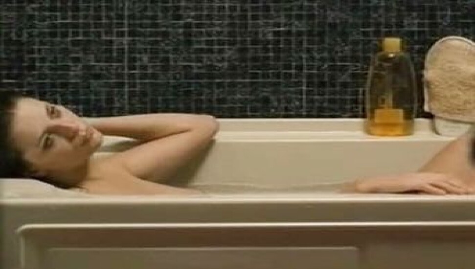 Mischa banyoda çıplak   