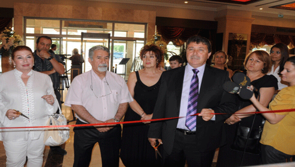 "Mutluluğun resmi" açıldı