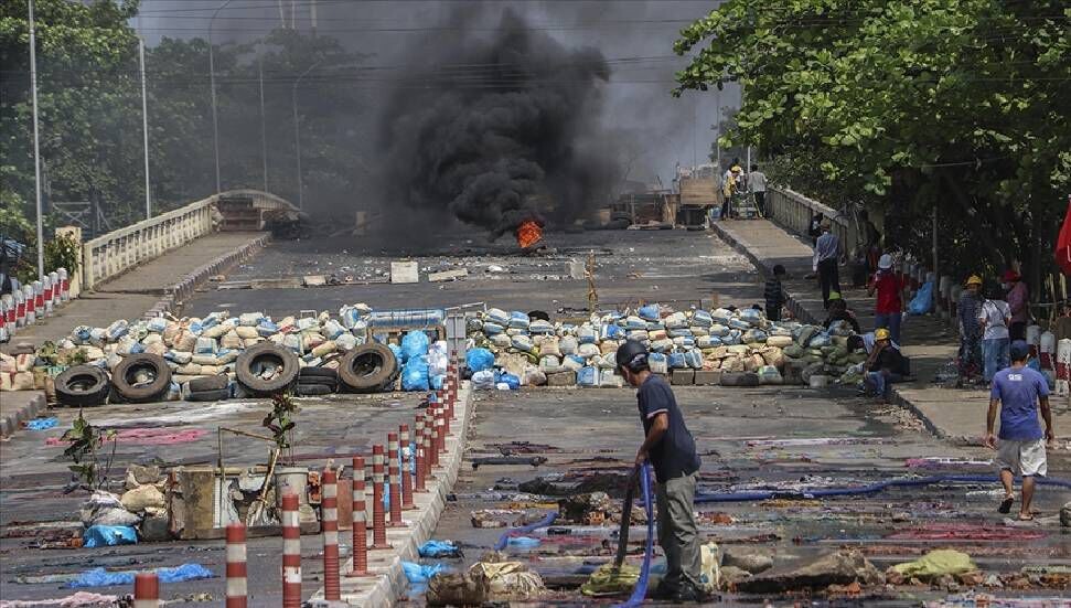 Myanmar'da güvenlik güçlerinin protestoculara müdahalesinde ölenlerin sayısı 557'ye çıktı