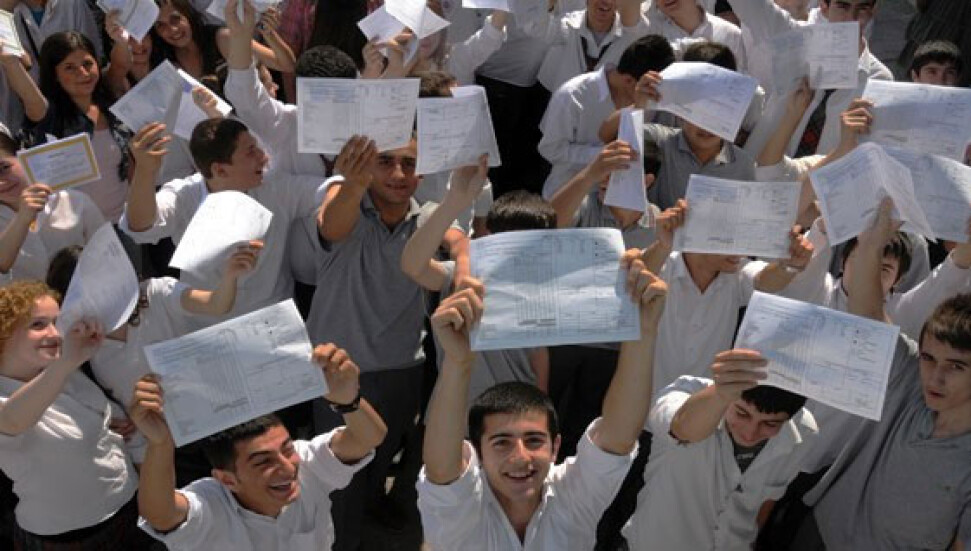 Ortaokul ve liselerde öğrenim gören 24 bine yakın öğrenci yarın karne alacak