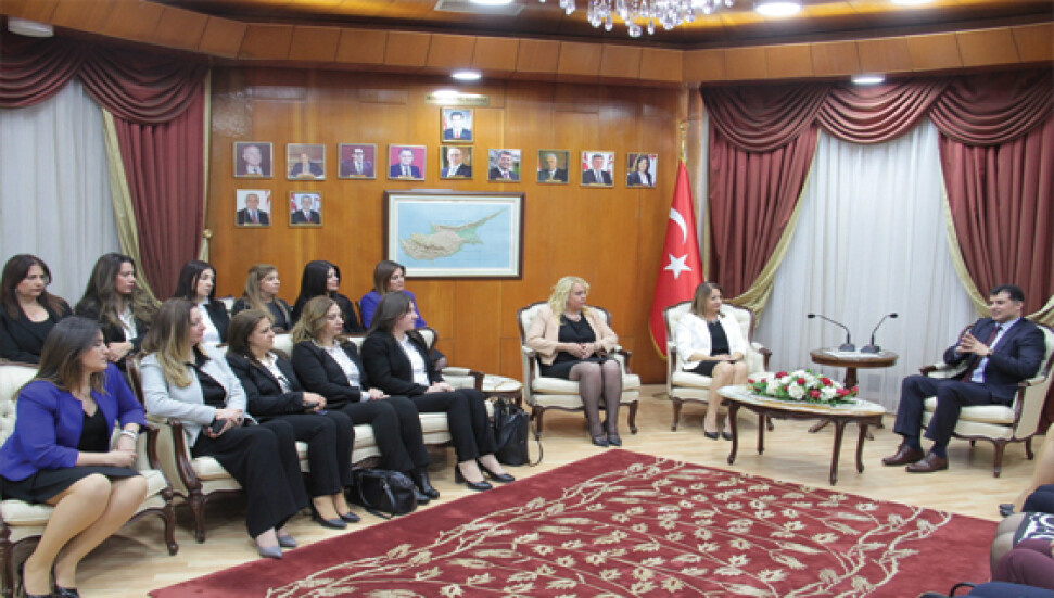 Özgürgün kadın bürokratları kabul etti