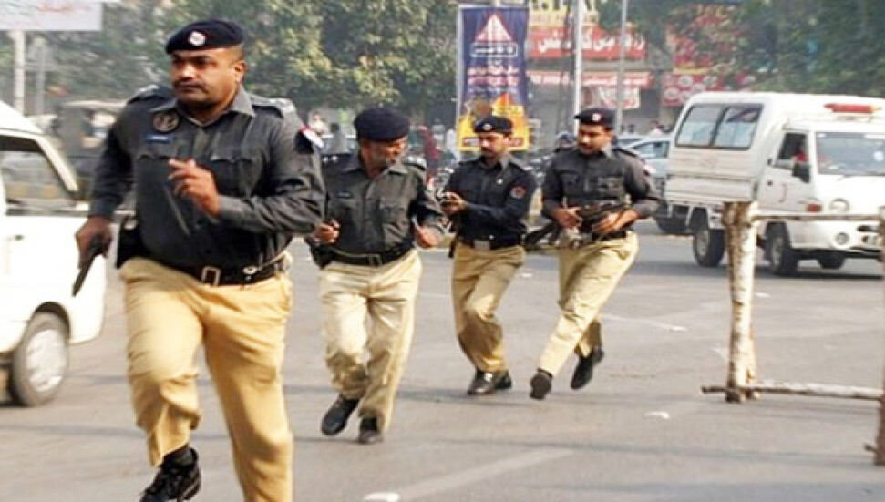 Pakistan'da 7 polis kaçırıldı