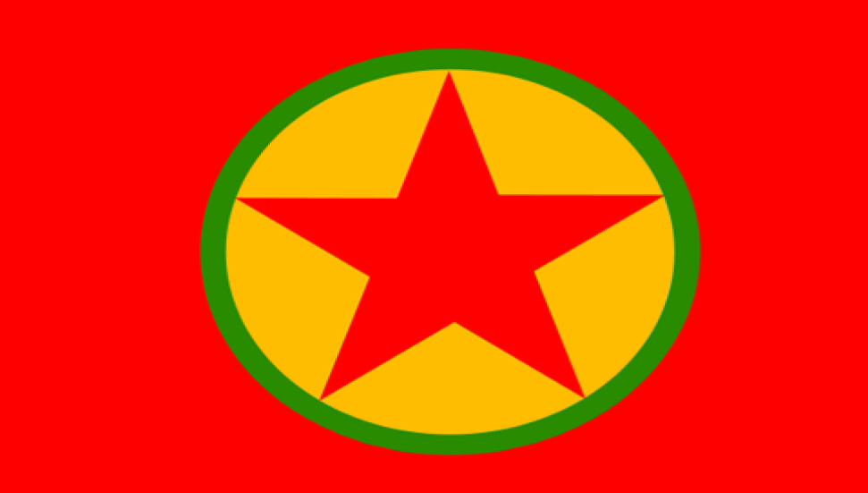 Türkiye sınırı kızışıyor: PKK, Türkiye sınırına sözde bayrağını dikti