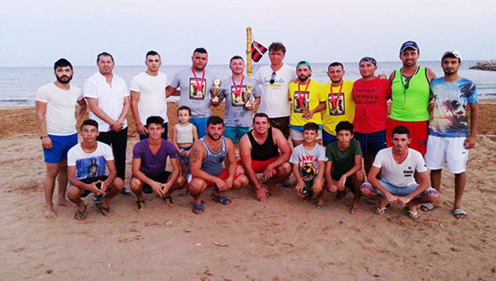 Cemal Tekmanoğlu ve Sadık Karamansoylu anısına plaj voleybol turnuvası tamamlandı   