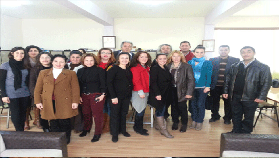 YDÜ'de Şehit Hüseyin Ruso Ortaokulu öğretmenlerine akıllı tahta uygulamaları eğitimi verildi