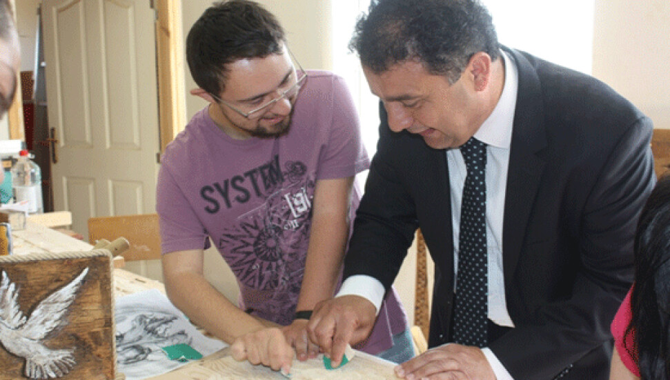 Çalışma Bakanı Saner Engelli Rehabilitasyon Merkezi'ni ziyaret etti