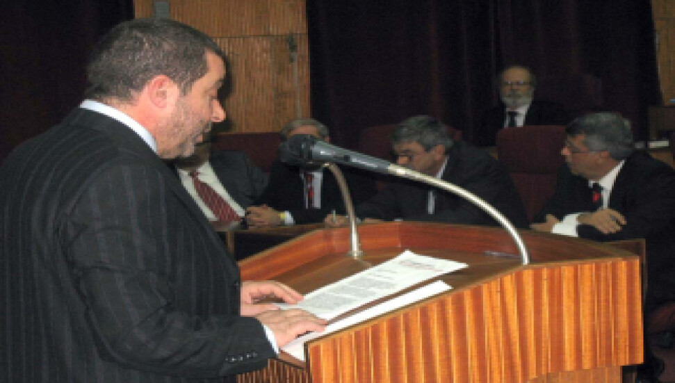 Meclis'te zil yerine 'Kıbrıs bir ada mıdır?' çalacak
