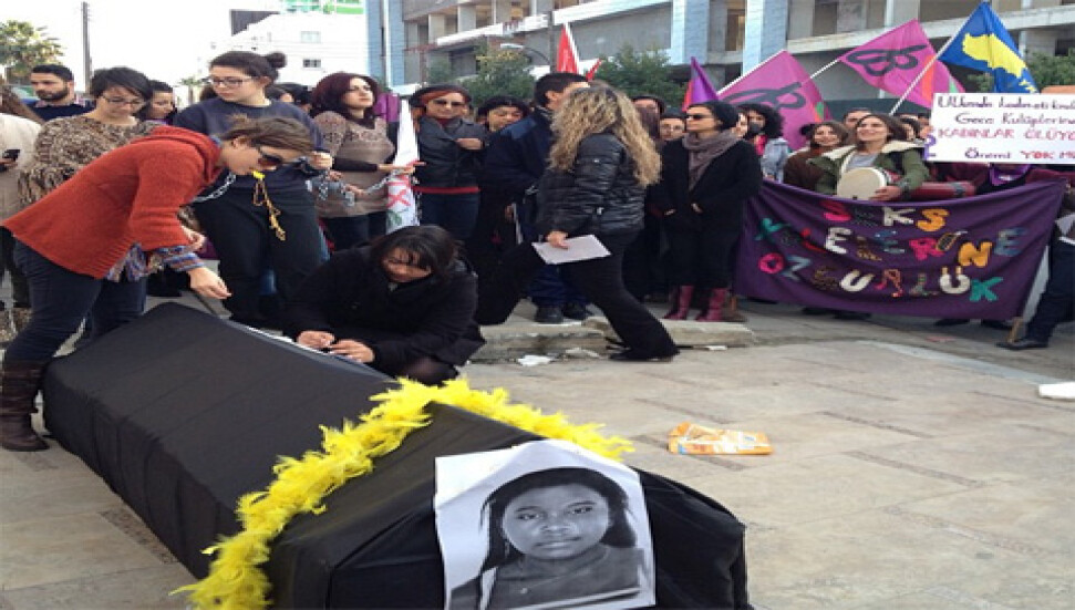 Örgütler 'Seks Köleliği'ni protesto etmek için Dereboyu'nda toplandı