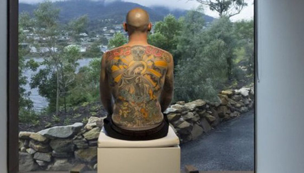 Sırtını 150 bin Euroya satan adamın öyküsü