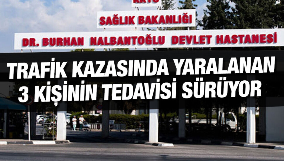 Lefkoşa’da elektrik direğine çarpan araç devrildi: 3 kişi yaralandı