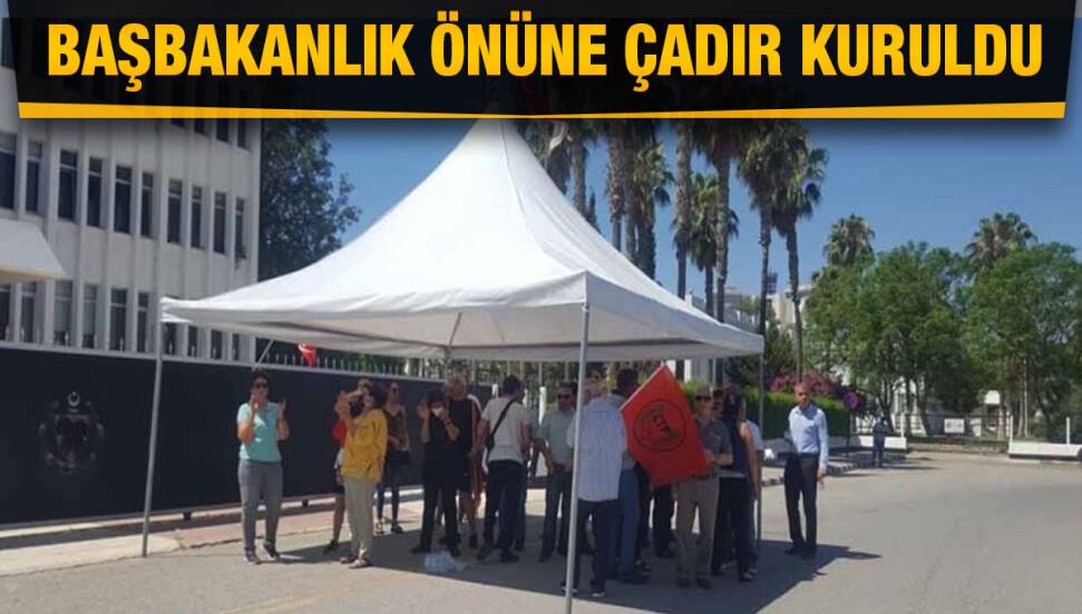 CTP, akaryakıt ihalesi konusunda ilettikleri sorulara yanıt alamadıkları gerekçesiyle Başbakanlık önünde