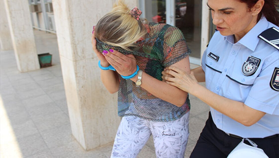 Süpermarket park yerinde baygın halde bulundular