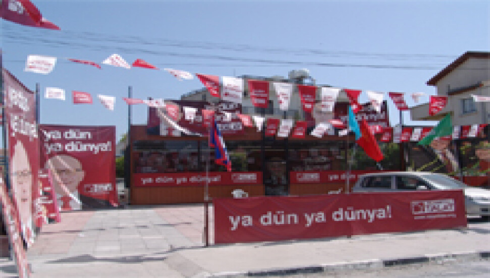 Talat Gençlik Seçim Merkezi'ne  Bomba atıldı