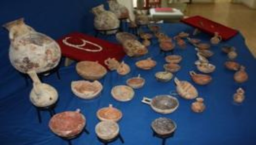 Altınova'da 4000 yıllık mezar ve içerisinde 45 tarihi eser bulundu