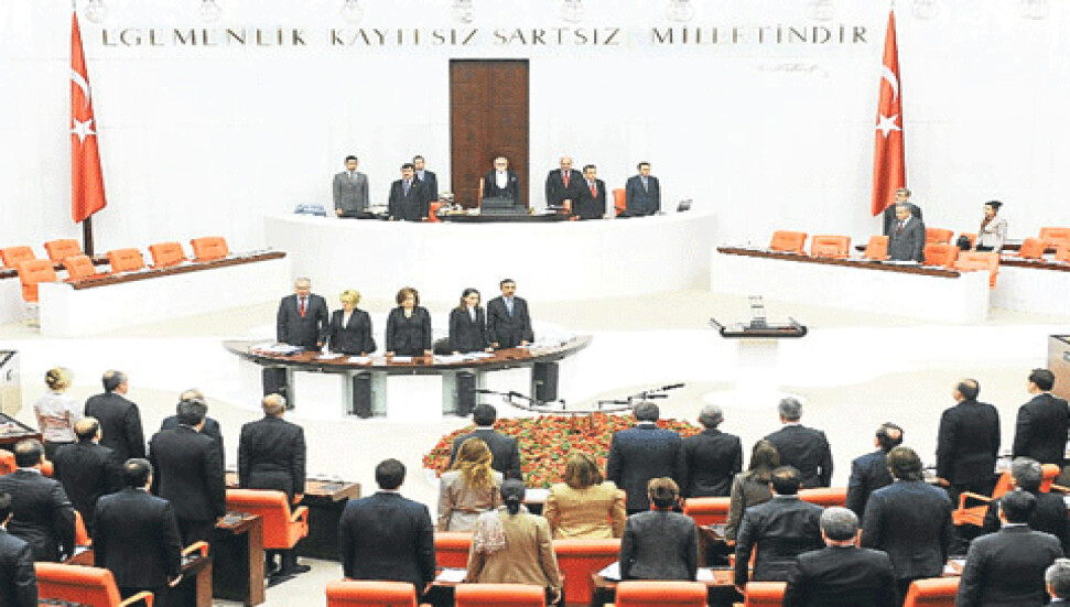 BDP'li vekil, Denktaş için saygı duruşunda bulunmadı