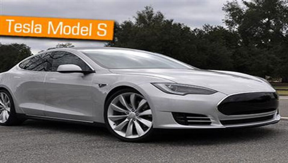 Telefon onu kontrol ediyor: Tesla Model S