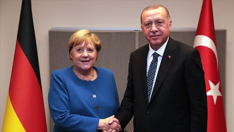 Erdoğan'dan Merkel'e zor soru: “Fransa'nın amacı ne, o uçak gemisi neden buraya geliyor?”