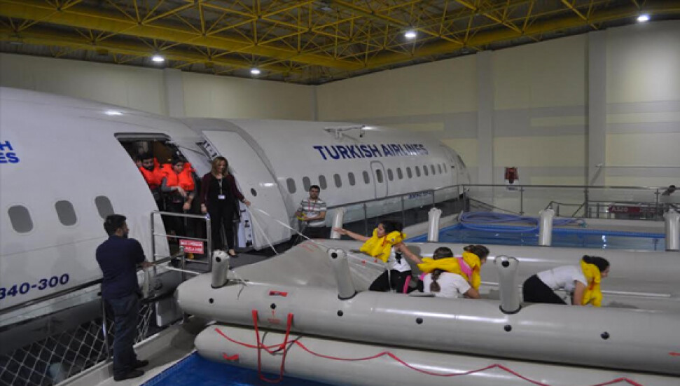 AKÜN öğrencileri THY'nin eğitim binasında