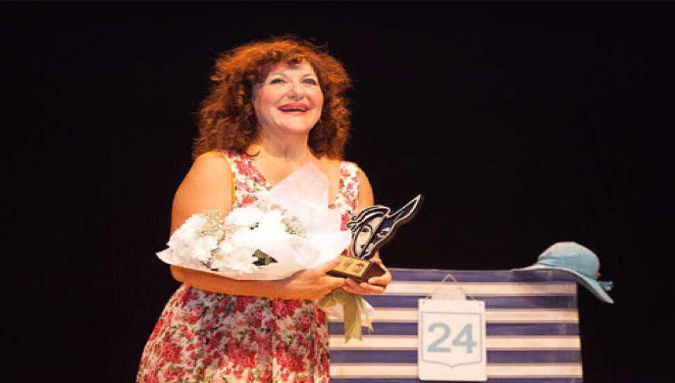 Sumru Yavrucuk'un tek kişilik performansıyla ayakta alkışlandı