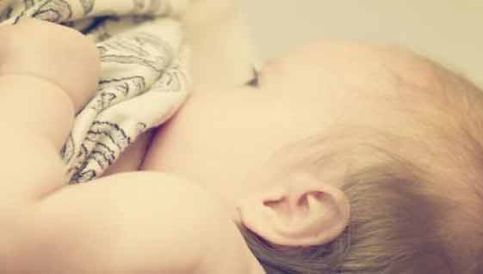 Trans bir kadın ilk kez bebek emzirdi