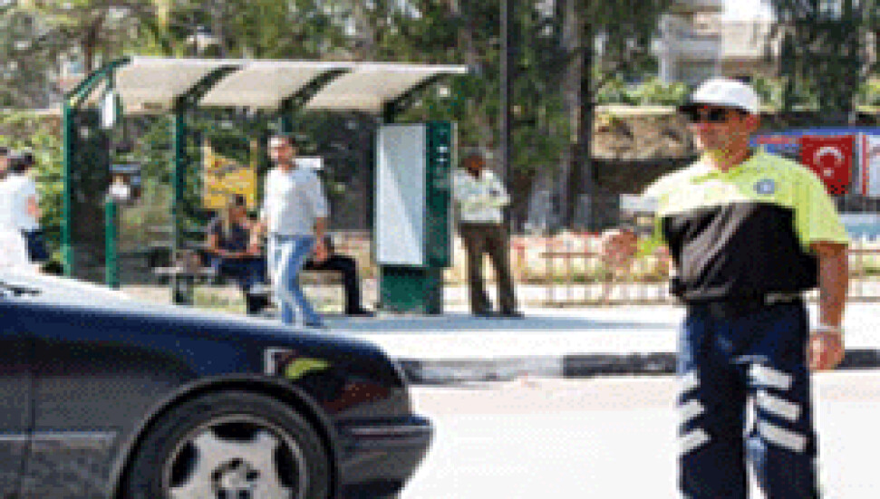 Plakası yasalara uygun olmayan araçlar trafikten men edilecek