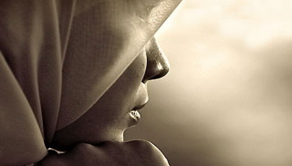 İran'da artık vitrin mankenleri de türbanlı