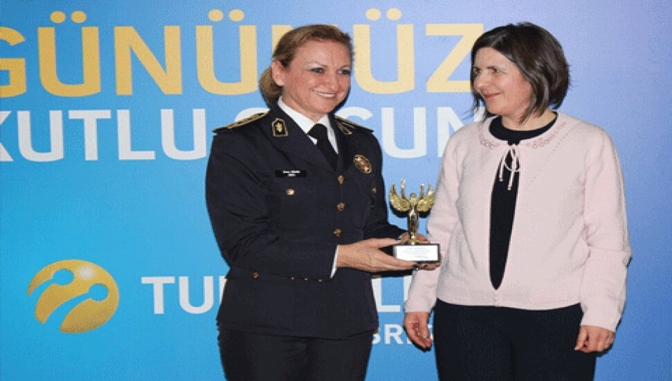 Kuzey Kıbrıs Turkcell'den"Öncü Kadınlarımız"a ödül