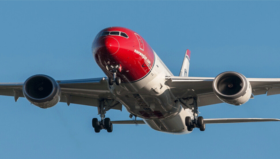 Hostes uçak tuvaletinde seks yapan çifte "mutlu üremeler" anonsu yaptı