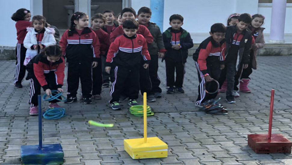 UKÜ öğrencileri Haspolat İlkokulunda Matematik Oyunları Şenliği düzenledi