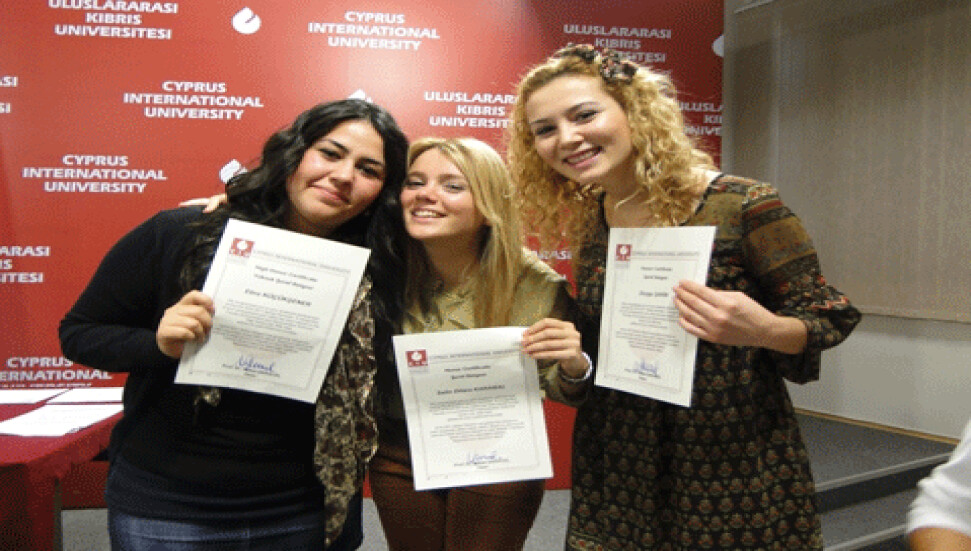 UKÜ, başarılı öğrencilerini ödüllendirmeye devam ediyor