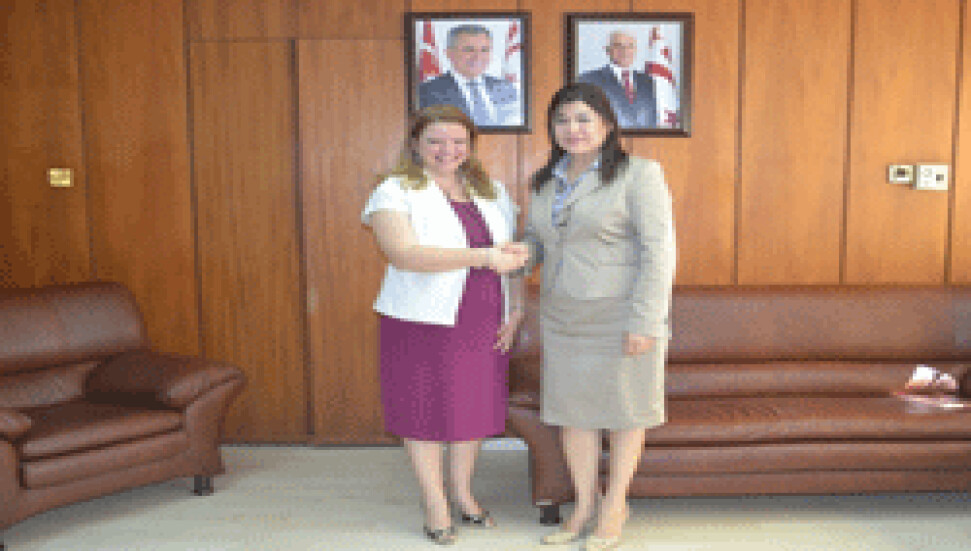 TC Büyükelçiliği müsteşarlarından Esin Çakıl, Ünverdi'ye veda etti