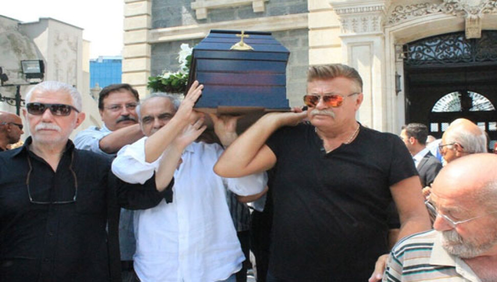 Usta yönetmen Aram Gülyüz son yolculuğuna uğurlandı