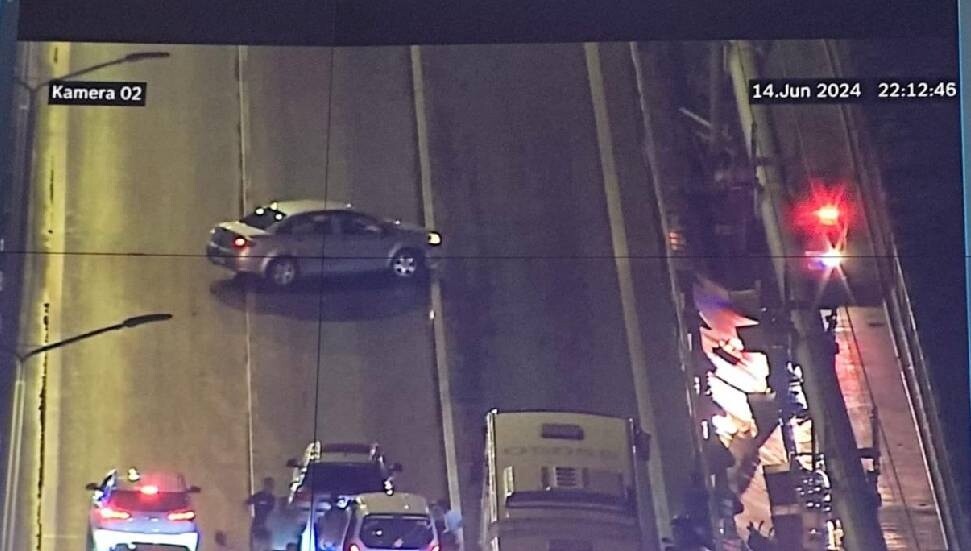 15 Temmuz Şehitler Köprüsü'nde şüpheli araç alarmı: Şahıs ikna edildi