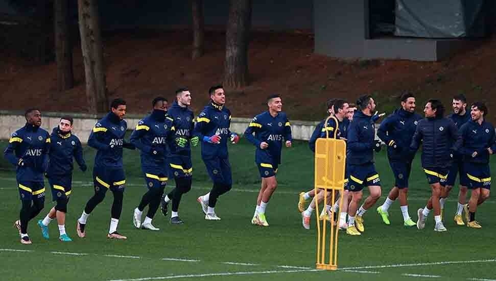 Fenerbahçe 4 ay sonra Avrupa'da Sevilla karşısında çıkıyor