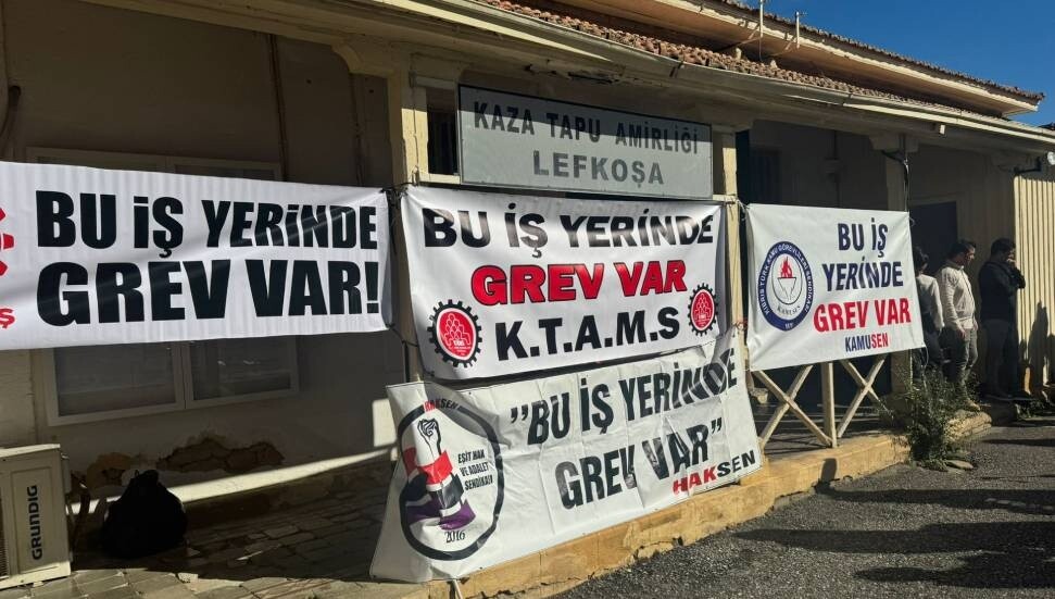 Lefkoşa Kaza Tapu Amirliği'nde tam gün grev