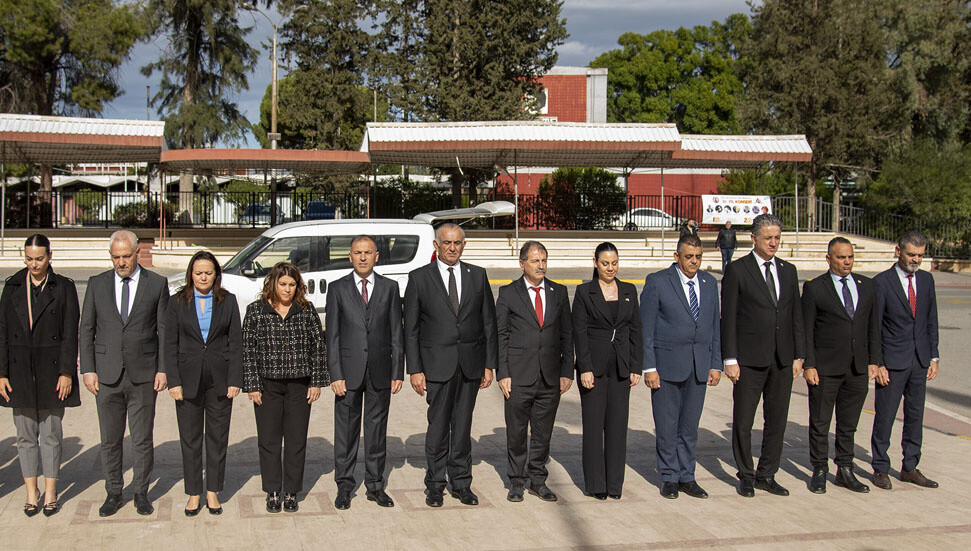 24 Kasım Öğretmenler Günü dolayısıyla Lefkoşa Atatürk Anıtı önünde tören düzenlendi